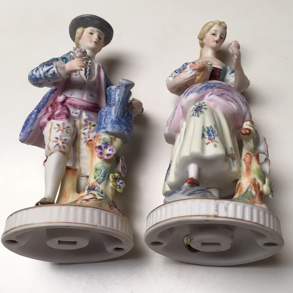 Two vintage hand-painted porcelain figurines. - Picture 4 of 12
